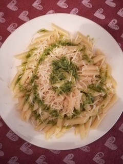 Una foto de Macarrones al pesto