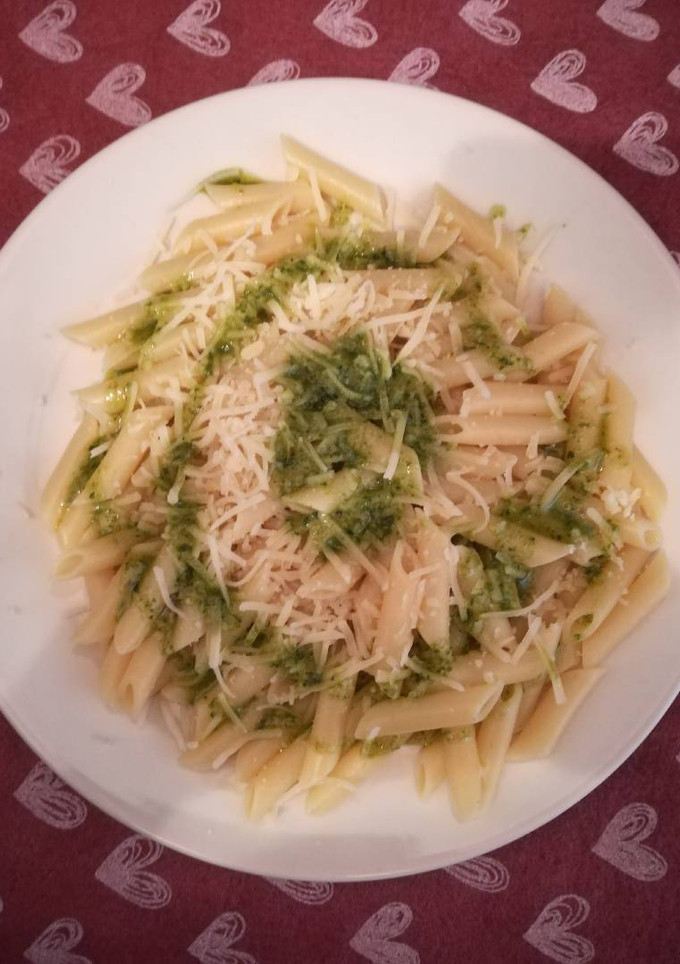 Una foto de Macarrones al pesto