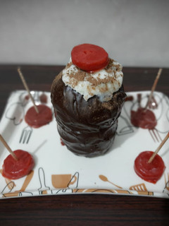 ચોકલેટ કપ કેક(Chocolate cup cake Recipe in Gujarati) રેસીપી મુખ્ય ફોટો