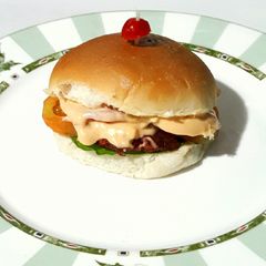 A picture of Nutritious Soya tikki burger.