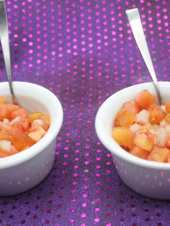 Una foto de Ensalada de tomate y cebolla