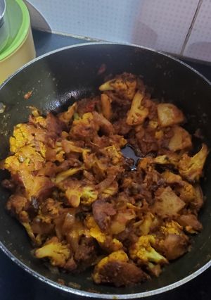 क्रिस्पी आलू गोभी (crispy aloo gobi recipe in Hindi) रेसिपी मुख्य फोटो