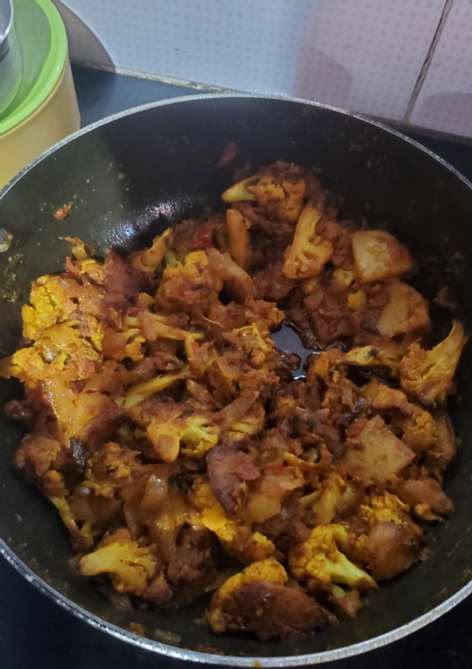 क्रिस्पी आलू गोभी (crispy aloo gobi recipe in Hindi) रेसिपी मुख्य फोटो