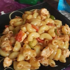 A picture of Chicken macroni.