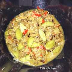 A picture of Oseng Kerang Dara Santan.