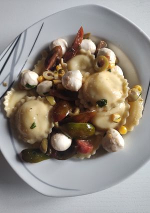 Una foto de Ensalada de pasta rellena