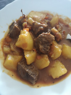 Una foto de Carne con papas