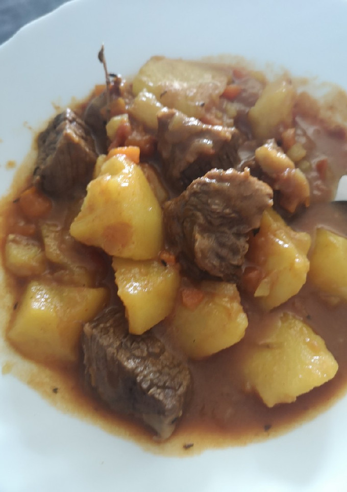 Una foto de Carne con papas