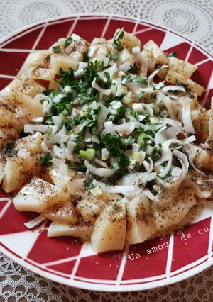 Une photo de Salade de pommes de terre aux persil et oignon vert 🍴