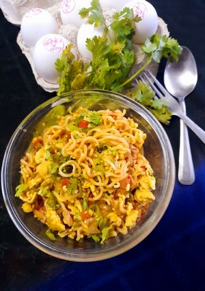 A picture of Egg Maggi.
