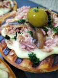 Canapé de atún y anchoa con mayonesa de piparras