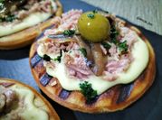Una foto de canapés fríos