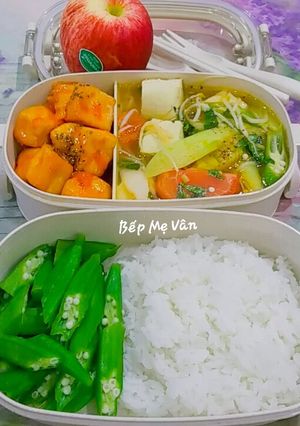 Hình của món Hộp Cơm Vui Vẻ 8(Cơm chay: canh chua chay,đậu hủ chiên...).