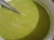 Una foto de salsa de aguacate