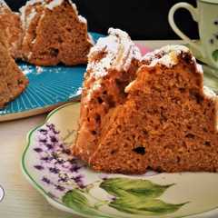 Una foto de Bundt cake de mermelada de fresa