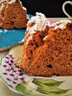 Una foto de Bundt cake de mermelada de fresa