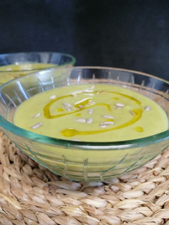 Una foto de Crema fría de calabacín y manzana