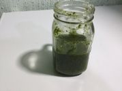 Una foto de pesto perejil