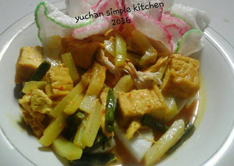 Lontong sayur tahu