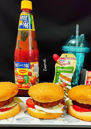 आलू टिक्की बर्गर (Aloo tikki burger recipe in Hindi) रेसिपी मुख्य फोटो