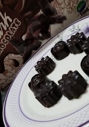 A picture of Chocolate nuts 🍫.