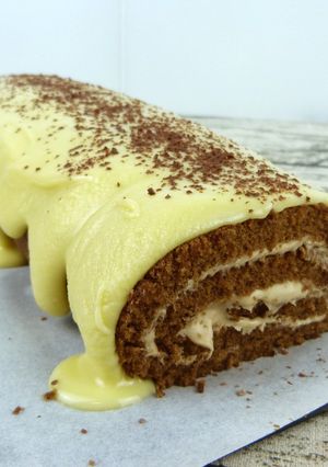 Una foto de Brazo de gitano o cake roll de nocilla blanca