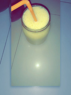 A picture of Mango and banana smoothie.