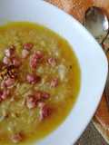 Risotto su vellutata di zucca con noci e pancetta croccante