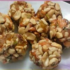 A picture of Dry fruits laddu.
