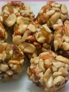 A picture of Dry fruits laddu.