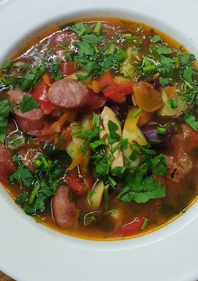 Квасолевий суп з мисливськими сосисками