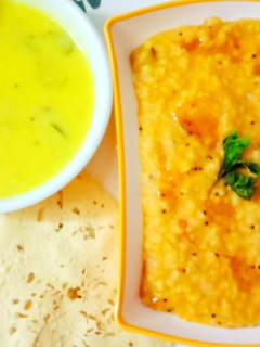 दलिया मूंग दाल खिचड़ी (Dalia moong dal khichdi recipe in Hindi) रेसिपी मुख्य फोटो