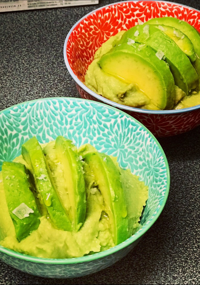 Una foto de Hummus de aguacate 🥑🥑🥑