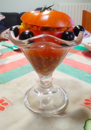 Una foto de Tomate relleno de garbanzos con arroz