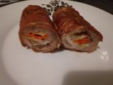 Ruladă de cotlet cu jambon, cașcaval, ardei și usturoi