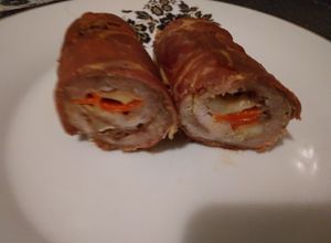 O poză a rețetei Ruladă de cotlet cu jambon, cașcaval, ardei și usturoi.