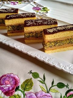 Francia mézes -mákos krémes szelet recept fotója