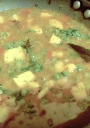A picture of Matar paneer.