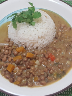 Una foto de Guandules guisado con coco