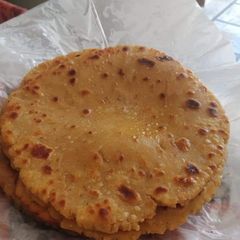 A picture of Makkai ki roti.