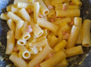Foto di Tortiglioni con wurstel e sottiletta