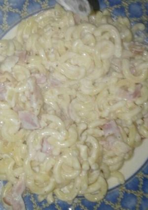 Una foto de Fideos con nata y bacon al estilo la sarrau