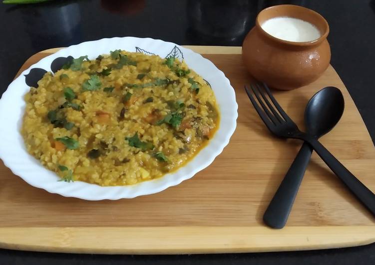 Recipe of Speedy Vegetable daliya and moong dal khichadi