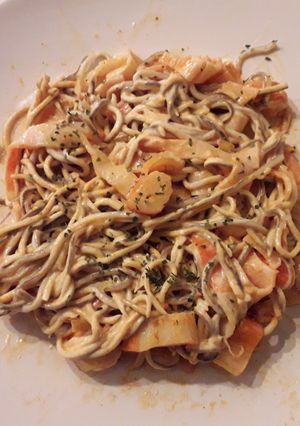 Una foto de Gulas y surimi con yogur
