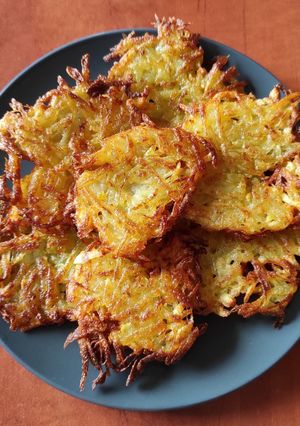 Zdjęcie przepisu Szwajcarskie placki ziemniaczane rösti.