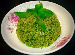 Hình của món Cơm chiên xanh.