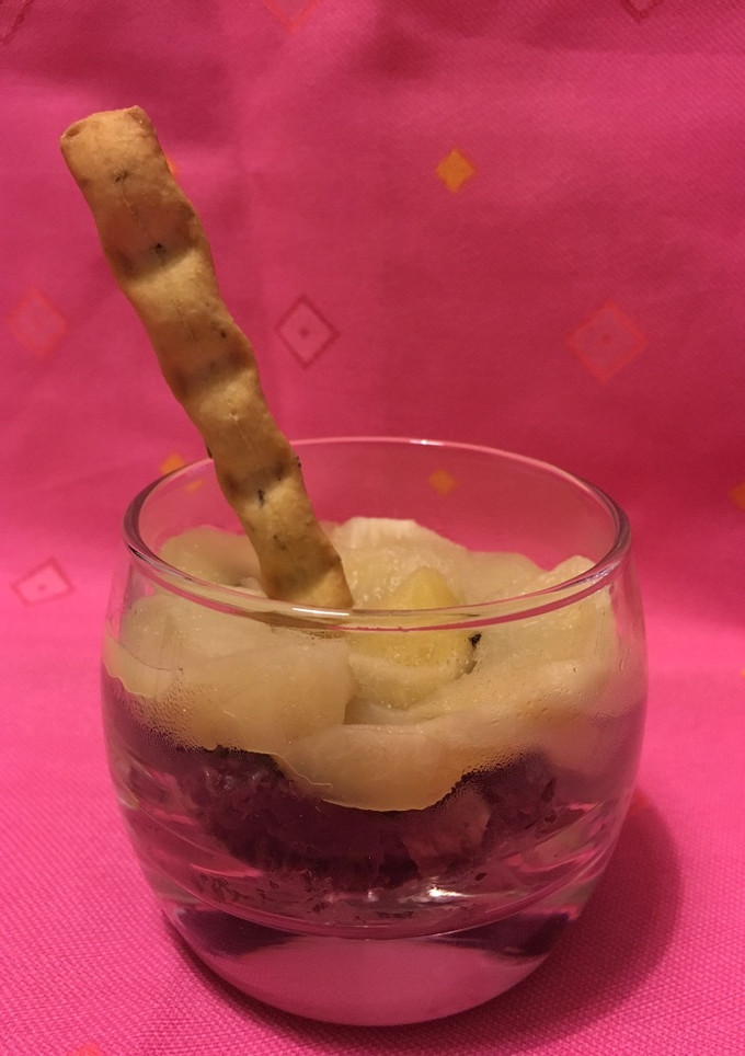 Una foto de Butifarra con manzana