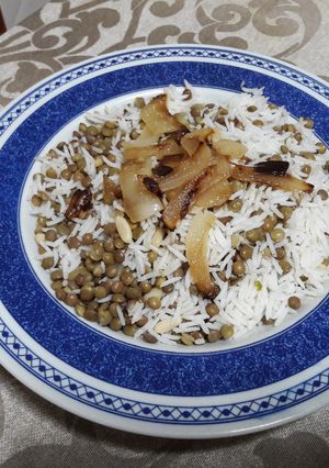 Una foto de 🇱🇧“Mjadra” libanesa vegana 🍚