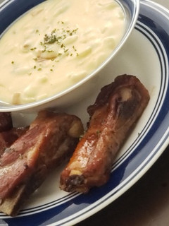 Una foto de Crema de Papa y costillitas en salsa soya y azúcar negra