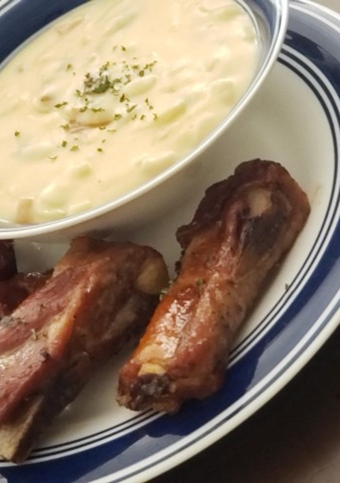 Una foto de Crema de Papa y costillitas en salsa soya y azúcar negra